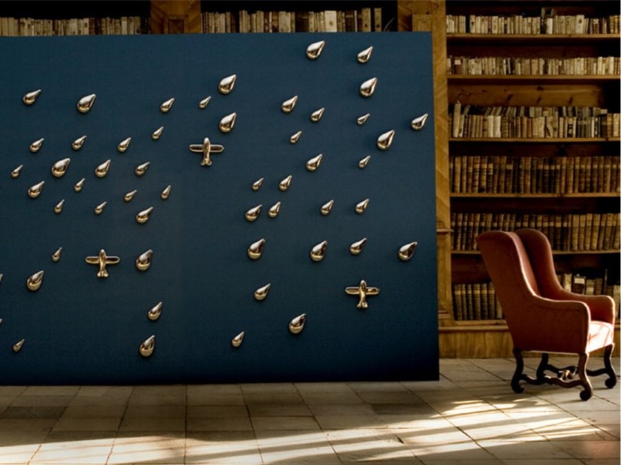 Daniels 3D porcelain wallpaper installation with teardrops and planes